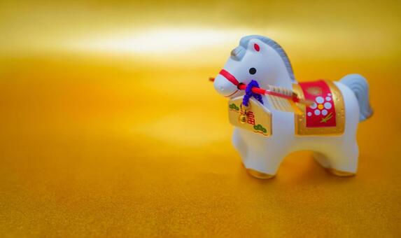 金背景の午年馬（年賀状素材） 馬の置物,午年,干支の写真素材