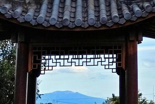 東屋からの伊豆の山並み 青空,天空,東屋の写真素材