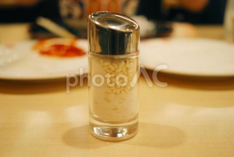 テーブルの上の塩 ごはん,ガラス,シルバーの写真素材