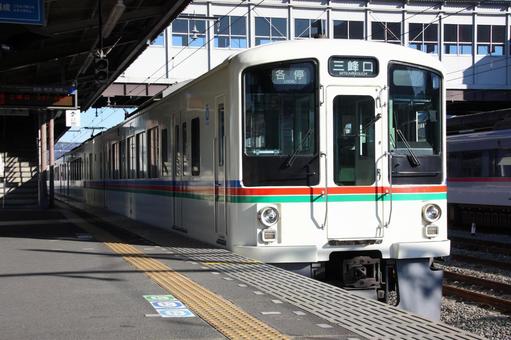 Seibu 4000 series direct train to Chichibu Railway Line, JPG Seibu 4000 series direct train to Chichibu Railway Line, JPG