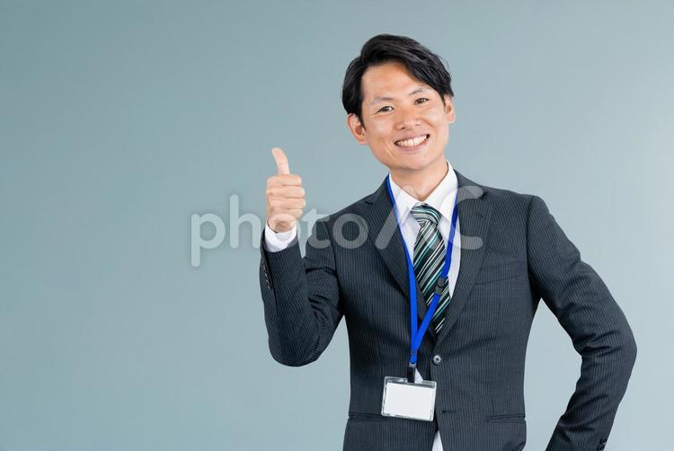 いいねのポーズをする男性ビジネスマン 男性,ビジネス,ビジネスマンの写真素材