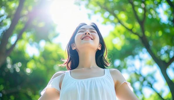 健康的な女性深呼吸の写真