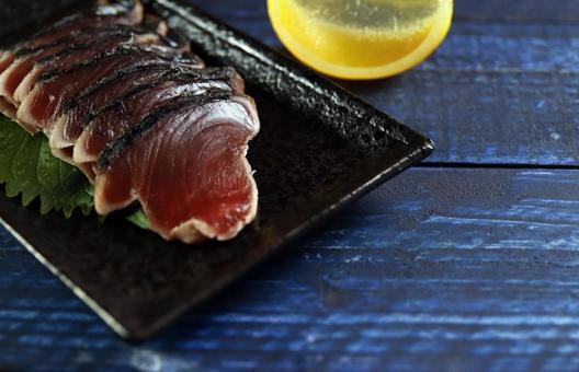 鰹のたたきとレモン 鰹のたたきとレモン 鰹,たたき,刺身の写真素材