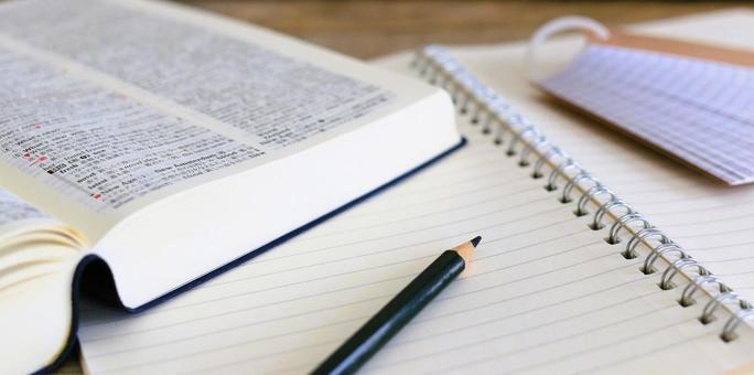 教育 学習 テスト勉強 英和辞典と単語帳 教育 学習 テスト勉強 英和辞典と単語帳 教育,勉強,学習の写真素材