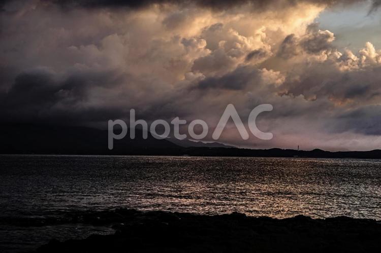 ＜五島の風景＞夏の夜明けの海の景色 風景,海,海岸の写真素材