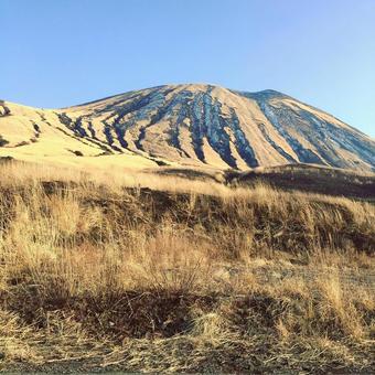 阿蘇の山 阿蘇の山 熊本,阿蘇,冬の山の写真素材
