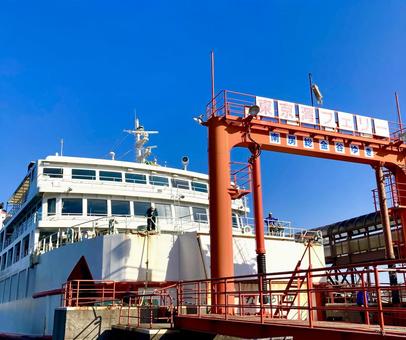 久里浜港と船 海,かなや丸,晴れの写真素材