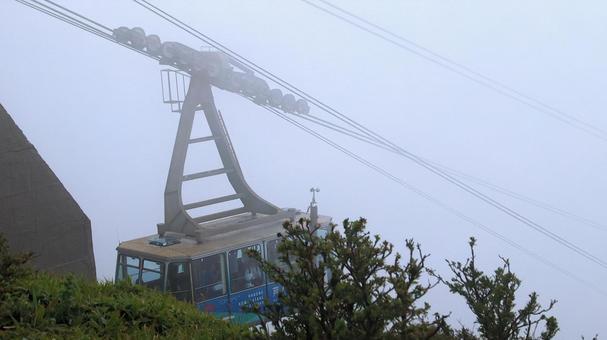 Hakone Komagatake Ropeway in the fog, JPG