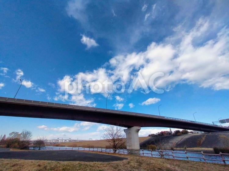 晴れの新横浜公園 陸橋,橋,道路の写真素材