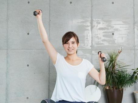 Japanese woman doing dumbbell training at home, महिला, ट्रेनिंग, डम्बल, JPG