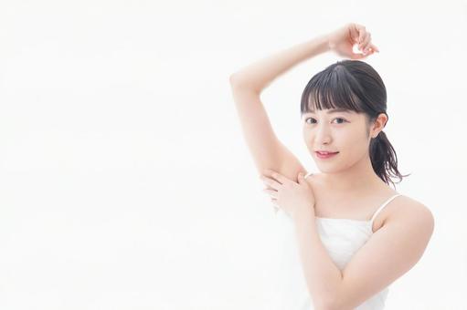 ワキを気にする若い女性 ワキを気にする若い女性 クリニック,美容,治療の写真素材