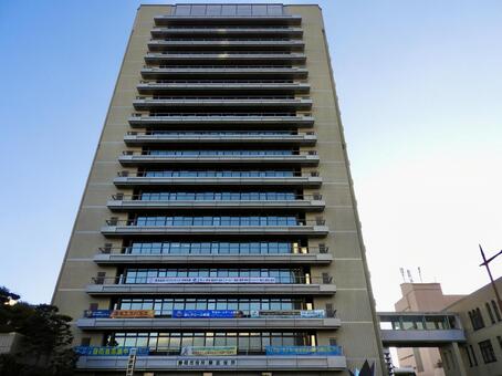 静岡市役所静岡庁舎新館・葵区役所を仰ぐ 静岡市役所,葵区役所,静岡市の写真素材