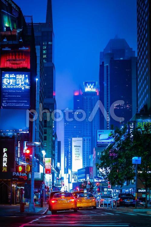 タイムズスクエアの夜 ニューヨーク,タイムズスクエア,夜景の写真素材