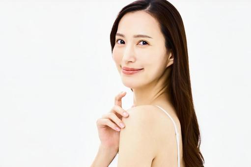 スキンケア　ボディケアする若い女性 スキンケア,ボディケア,フェイシャルケアの写真素材