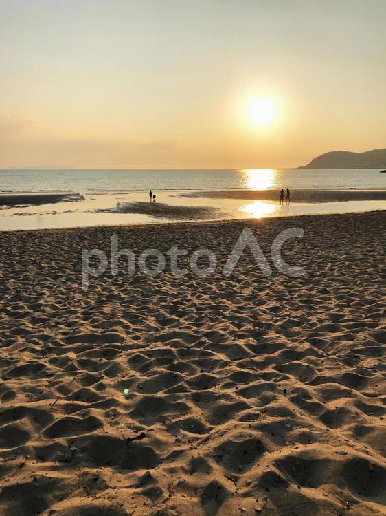 夕日と砂浜_03 夕日,砂浜,夕方の写真素材