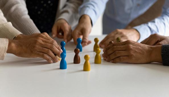 大人が楽しむおもちゃのワークショップの写真