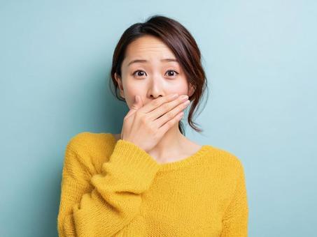 驚く女性 驚く女性の写真
