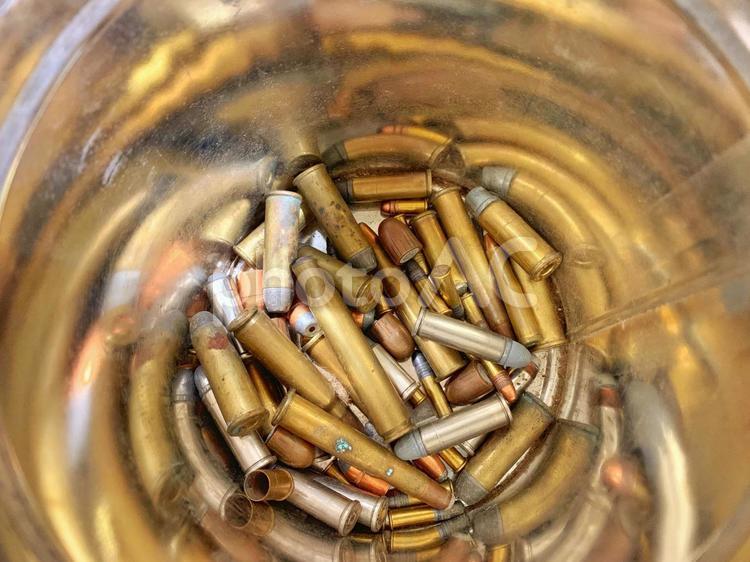 オークションに出品されていた古い銃弾 銃弾,弾丸,弾薬の写真素材