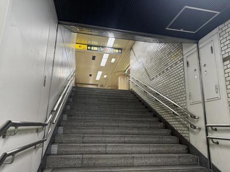 地下鉄の階段 地下鉄の階段 駅,階段,入口の写真素材