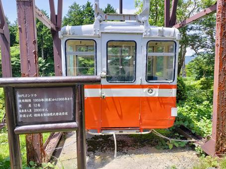 姥子駅前 昔のゴンドラの展示(初代) 姥子駅前 昔のゴンドラの展示(初代)の写真