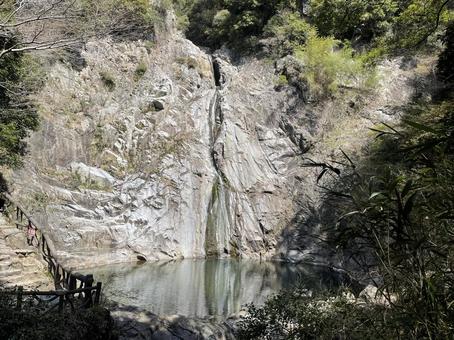 岩肌を伝う細い糸 自然,滝,滝つぼの写真素材