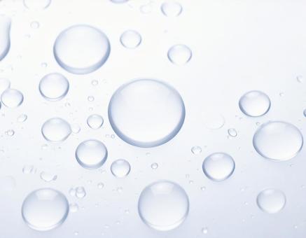 白背景 水滴 白背景 水滴の写真