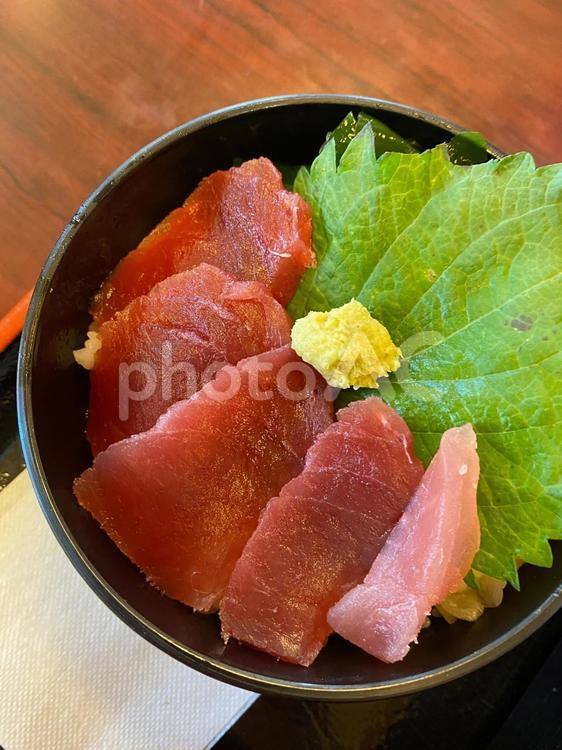 鉄火丼 鉄火丼,海鮮丼,マグロ丼の写真素材