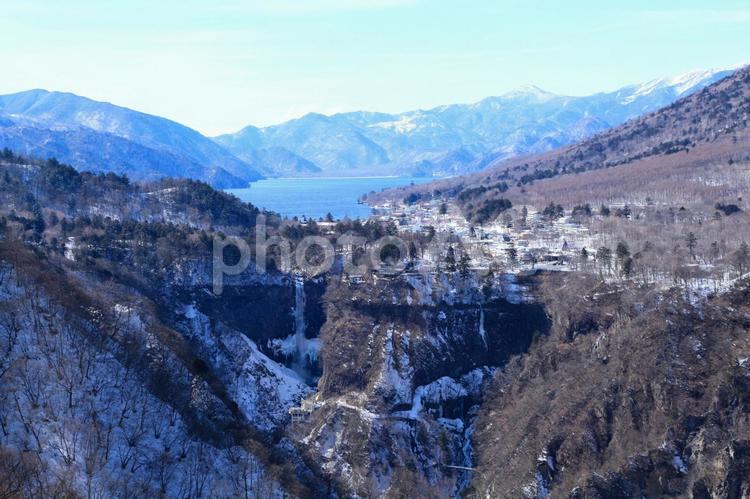 奥日光の冬風景（華厳の滝） 滝,日光,華厳の滝の写真素材