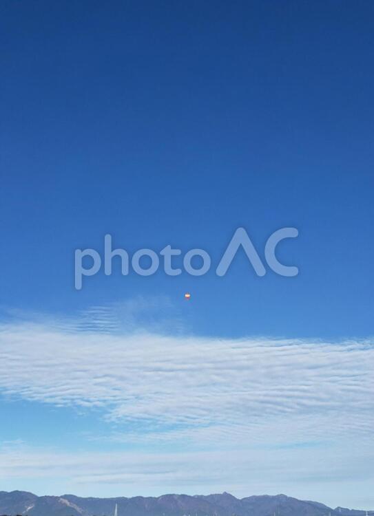 空と青と気球 空,雲,青空の写真素材