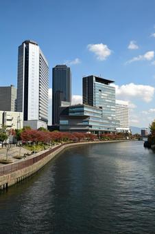 川沿いの高層ビル 晴れ,晴天,屋外の写真素材