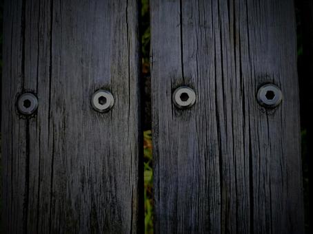 やっぱり見てる? やっぱり見てる? ホラー,木目,テクスチャーの写真素材