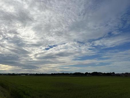 晴れ間がのぞく田園風景 晴れ間がのぞく田園風景の写真