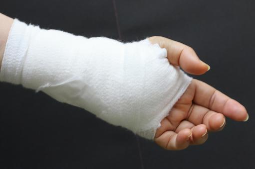 手根管症候群 手根管症候群,手術,包帯の写真素材