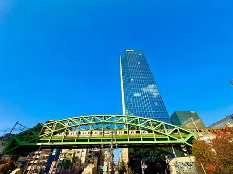 総武線と鉄橋とタワーの眺め 青空,空,ブルースカイの写真素材
