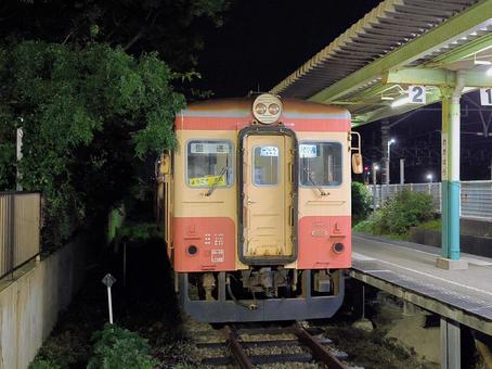 いすみ鉄道、キハ20型、1303号 いすみ鉄道,大原駅,ホームの写真素材