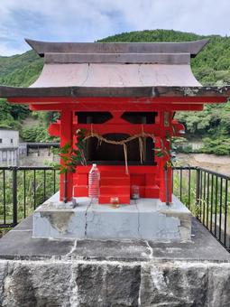 祠 祠 祠,野洲川ダム,神様の写真素材
