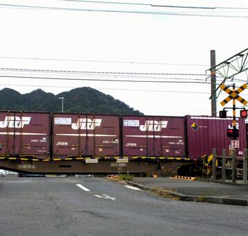 環境に優しい鉄道輸送 踏切,蒲鉾型踏切,鉄道の写真素材