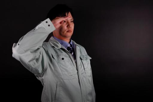 敬礼する男性作業員 敬礼する男性作業員 男性,作業員,敬礼の写真素材