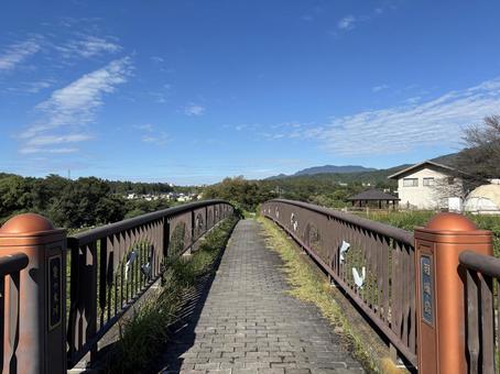 群馬　朝風橋 青空,晴れ,秋晴れの写真素材