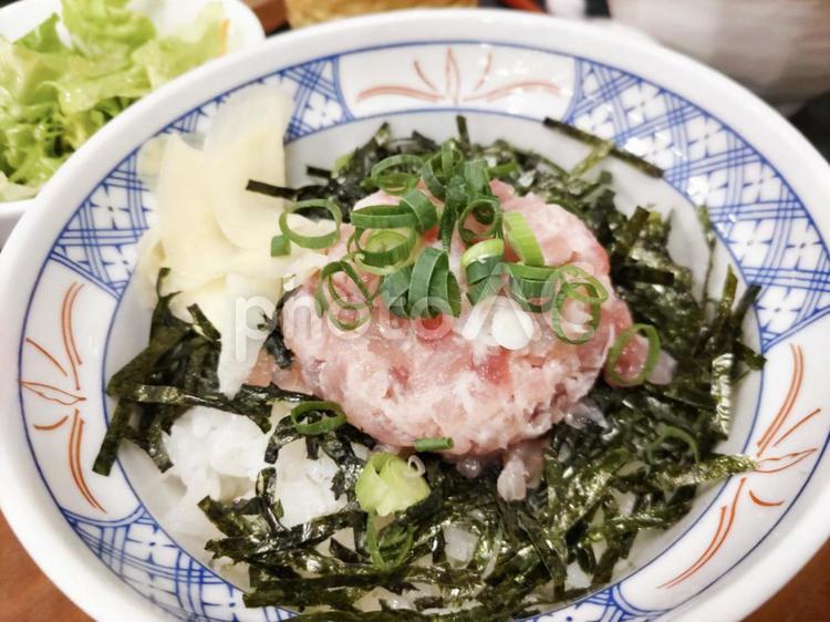 ファミレスのネギトロ丼 食べ物,外食,料理の写真素材