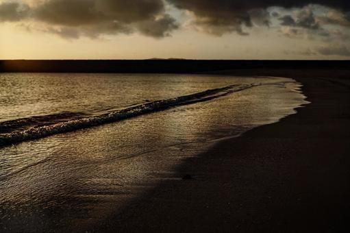 <Goto scenery> Waves lapping on the beach at dawn, landscape, sea, coastal, JPG