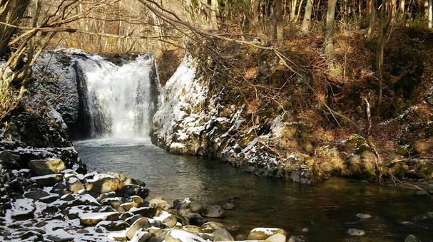 初冬の滝の写真