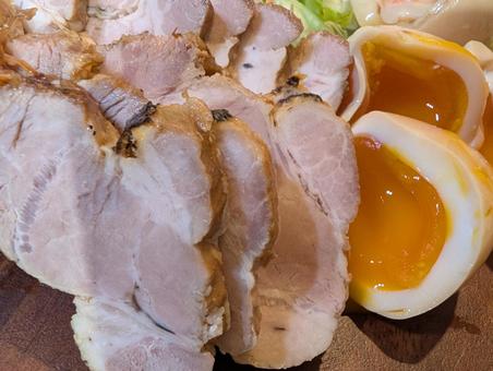 チャーシューと煮卵 煮卵,卵料理,チャーシューの写真素材