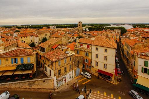 アルル旧市街とローヌ川 フランス,アルル,旧市街の写真素材