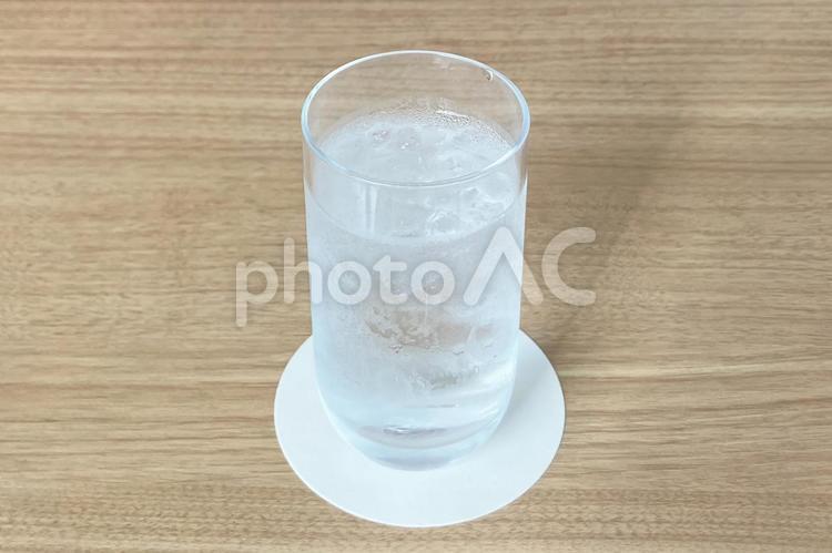 コップの水 水,透明,冷たいの写真素材