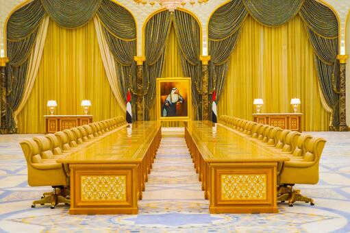 黄金の会議室 会議室,長テーブル,椅子の写真素材