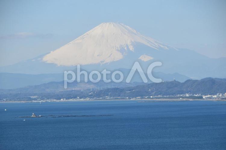 江の島シーキャンドルから見た冬の富士山 富士山,相模湾,海の写真素材