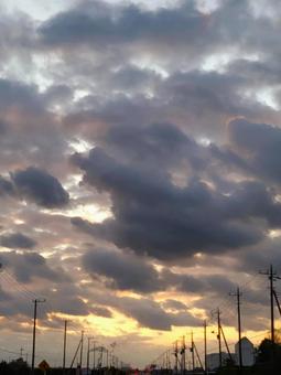 雲の多い街の空 雲の多い街の空の写真