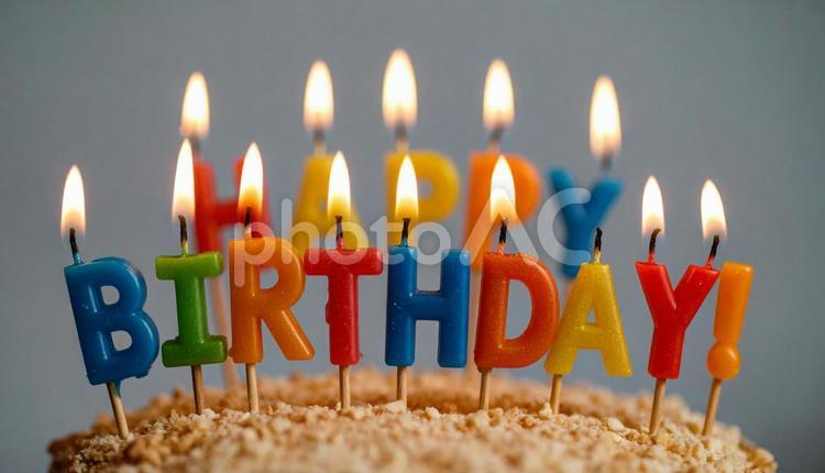 誕生日おめでとうのメッセージ キャンドル,灯り,誕生日の写真素材