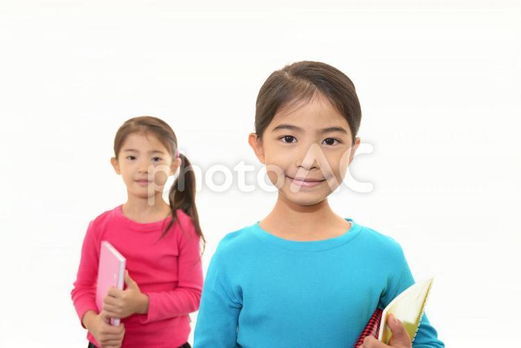 笑顔の二人の女の子 子供,女の子,姉妹の写真素材